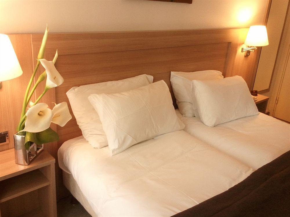 Hotel Boris V. By Happyculture ลูวาลัวเปแรต์ ห้อง รูปภาพ