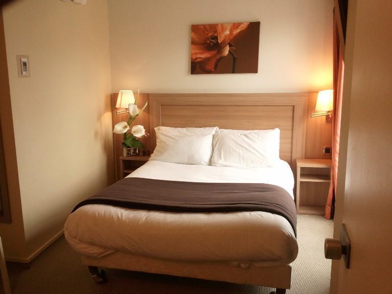 Hotel Boris V. By Happyculture ลูวาลัวเปแรต์ ห้อง รูปภาพ