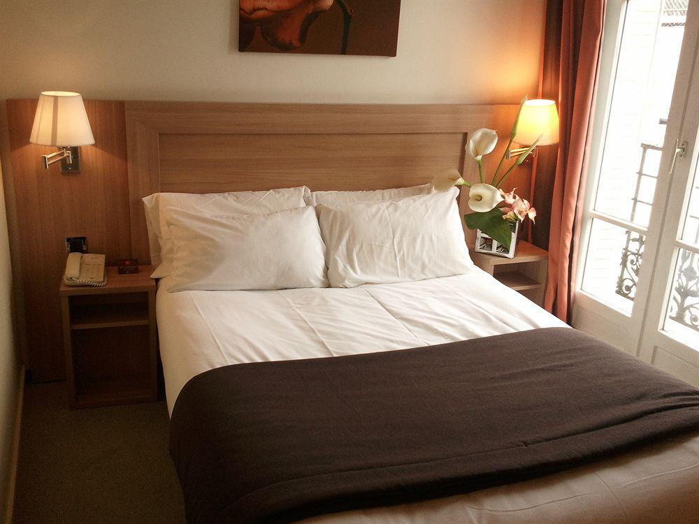 Hotel Boris V. By Happyculture ลูวาลัวเปแรต์ ห้อง รูปภาพ